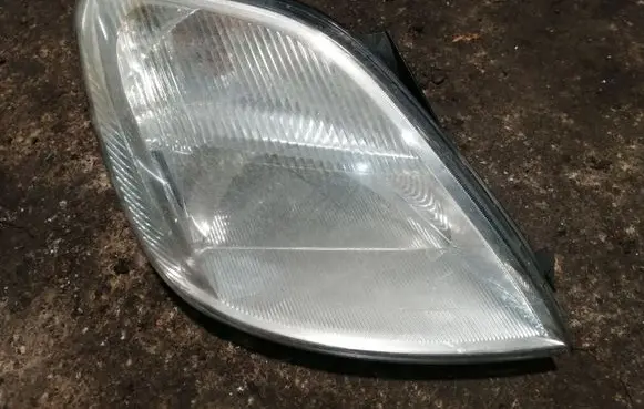 Ford Fiesta Headlight/headlamp