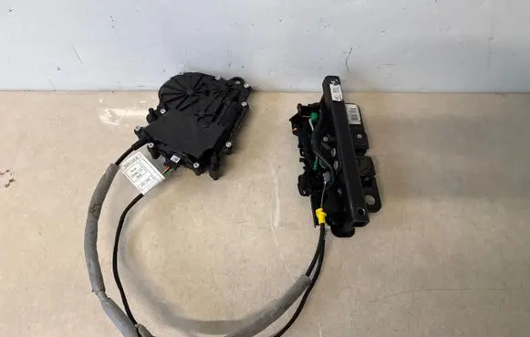 BMW 6 G32 Gran Turismo Tailgate/trunk/boot lock/catch/latch 7411760 2713575