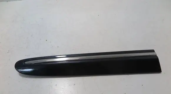 Rear fender molding trim