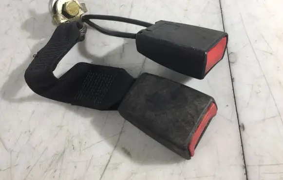 Mercedes-Benz E W210 Rear seatbelt buckle 2108600669