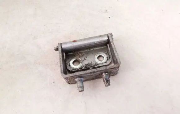Tailgate/trunk/boot hinge