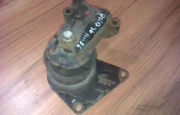 Volkswagen Polo III 6N 6N2 6NF Engine mount bracket 6n0199262a