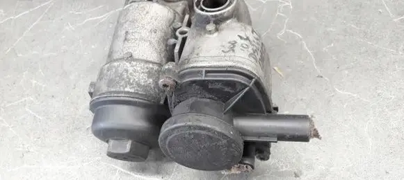 Volvo S60 Oil filter mounting bracket
