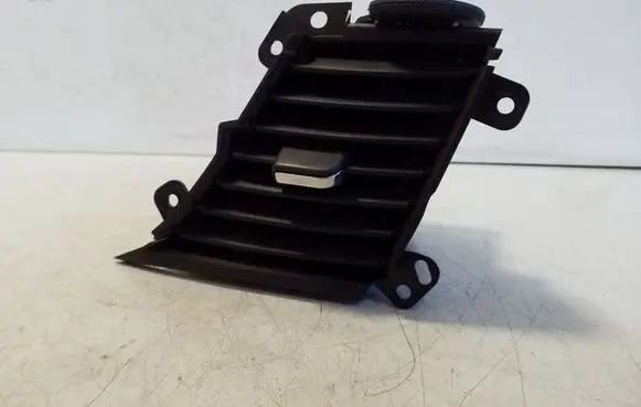 Iveco Daily 6th gen Dash center air vent grill