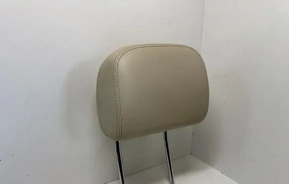 Volkswagen Touareg II Front seat headrest 