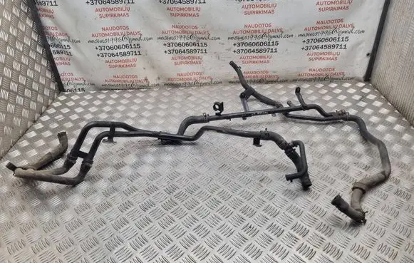 Volkswagen Touareg I Engine coolant pipe/hose 7L6121065B 7L6121070D
