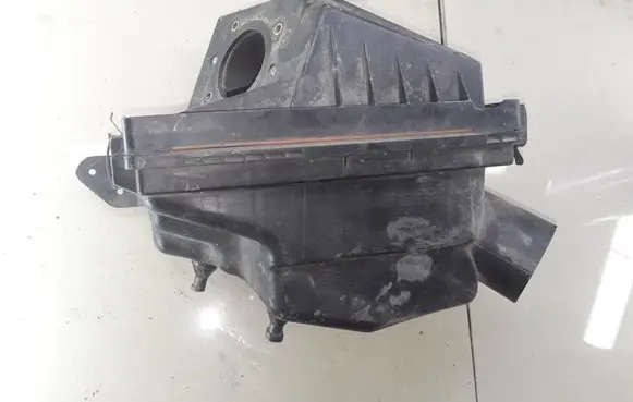 Nissan Primera Air filter box BN300AU600