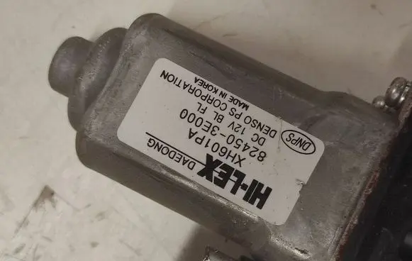 KIA Sorento Front door window regulator with motor 824503E000