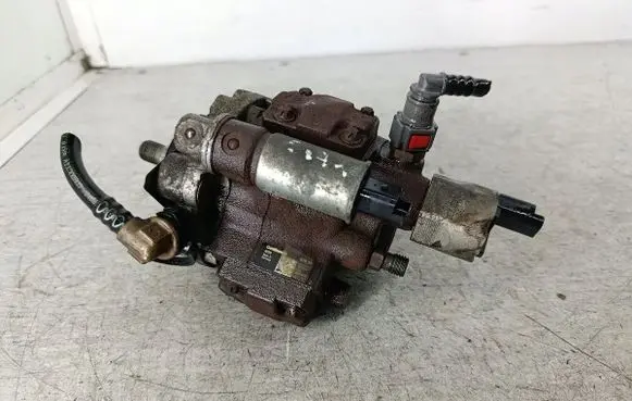 Ford Focus C-MAX Fuel injection high pressure pump 