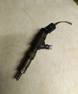 Peugeot 207 Fuel injector 0445110339