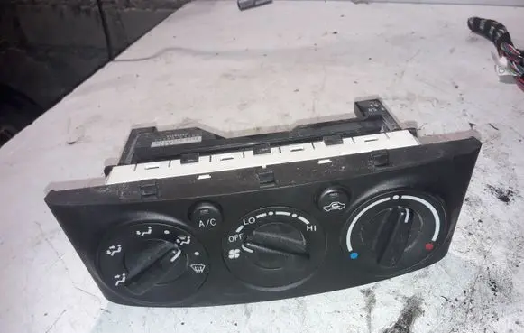 Toyota Avensis T250 Climate control unit 5590005100