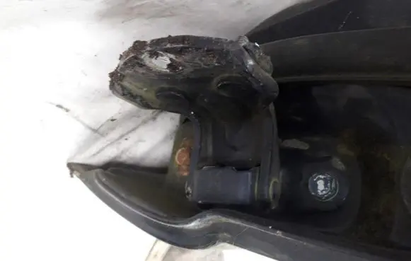 Mazda Xedos 9 Rear door lower hinge