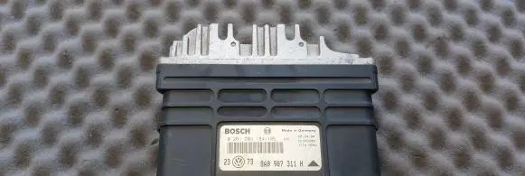 Volkswagen Golf III Engine control unit/module 8A0907311H 0261203184 26SA3398
