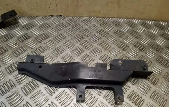 Audi Q7 4L Other engine bay part 4L0915229A