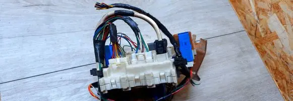 Nissan Primera Fuse box set 24350av700