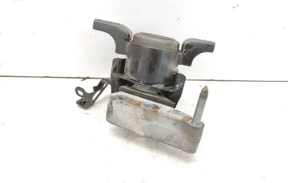 Toyota RAV 4 (XA30) Engine mount bracket