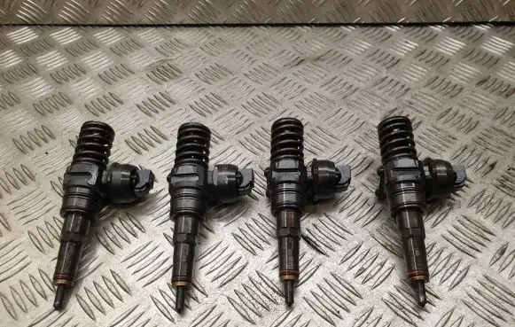 Volkswagen Caddy Fuel injectors set 038130073BN
