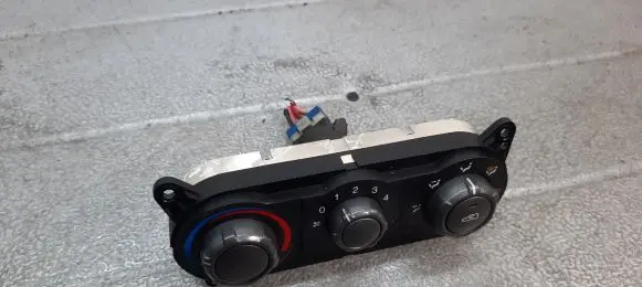 Hyundai Matrix Air conditioning/heating control unit 