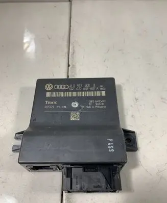 Audi A6 S6 C6 4F Gateway control module 4L0907468B