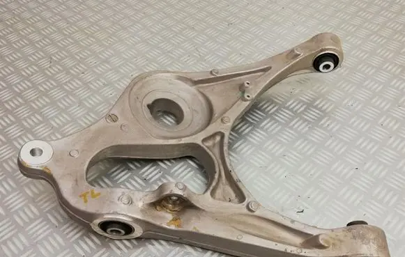 Mercedes-Benz GLS X166 Rear control arm A16605