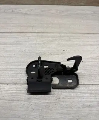 Volkswagen PASSAT B6 Engine bonnet/hood lock/latch loop/hook 3C0823480A