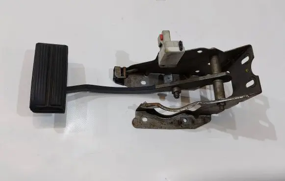 Chrysler Grand Voyager IV Brake pedal