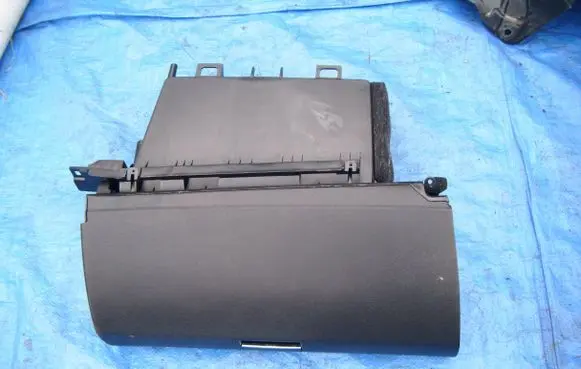 Toyota Hilux (AN10, AN20, AN30) Glove box A169