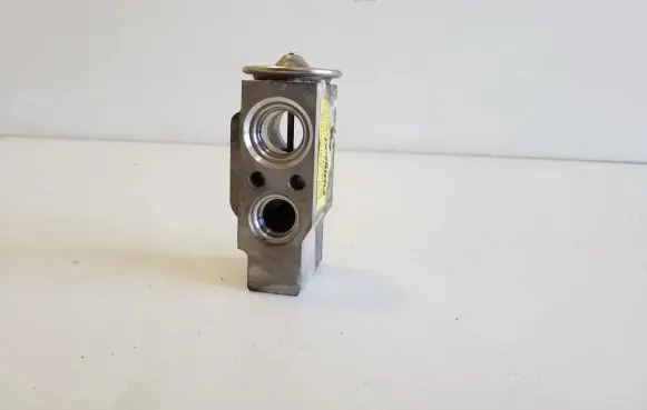 Audi Q3 8U Air conditioning (A/C) expansion valve 8U0820679