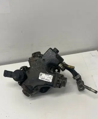 Opel Astra J Fuel injection high pressure pump 55572537 0445010204 02003671590