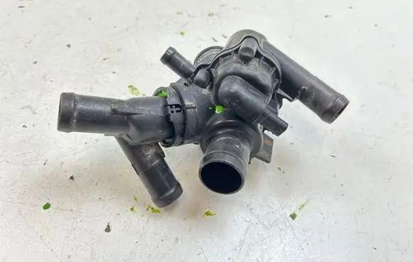 Thermostat/thermostat housing