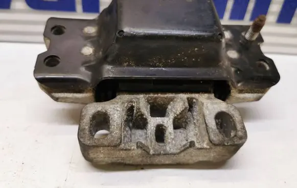 Volkswagen Golf V Engine mount bracket 1K0199555n