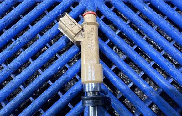 Toyota Auris E180 Fuel injector 86934729 2325037010