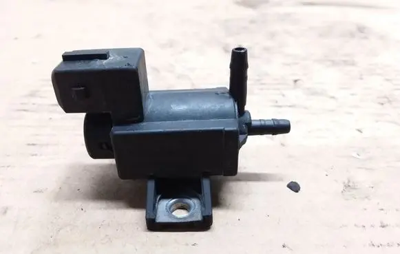 Toyota Avensis T270 Vacuum valve 258600R010 72828606