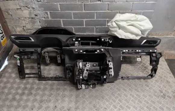 Peugeot 3008 II Dashboard 98098328ZD 9810124880 9832982380