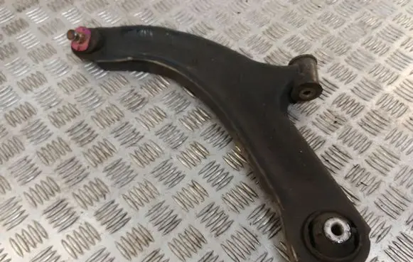 Nissan Note (E11) Front lower control arm/wishbone