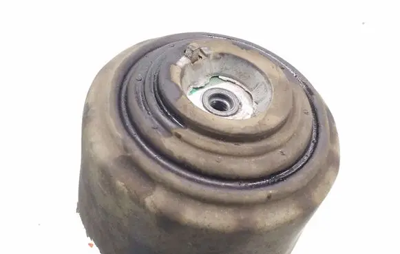 Mercedes-Benz C W203 Engine mount bracket