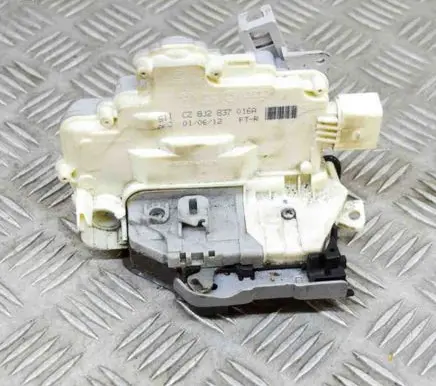 Audi Q3 8U Front door lock 8J2837016A