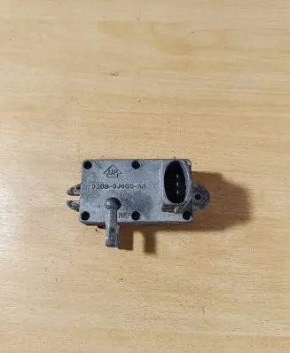 Ford Mondeo MK I Air pressure sensor 93BB9J460AA