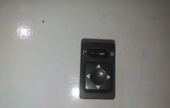 Subaru Impreza I Wing mirror switch