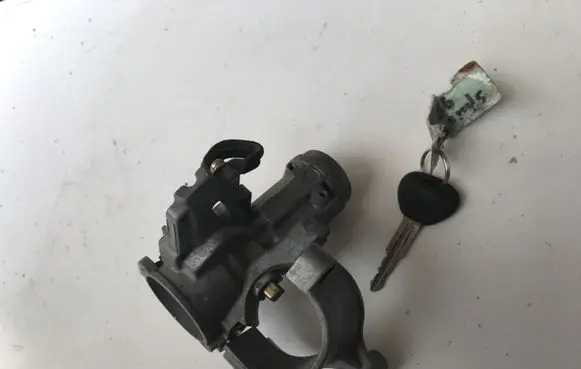 Mitsubishi Space Runner Ignition lock