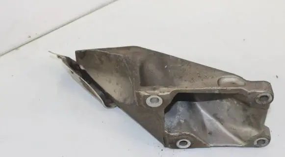 BMW X5 E70 Engine mounting bracket 6772688