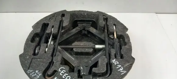 KIA Pro Cee'd II Tool set 