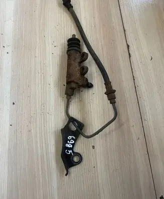 Toyota Hilux (AN10, AN20, AN30) Clutch slave cylinder