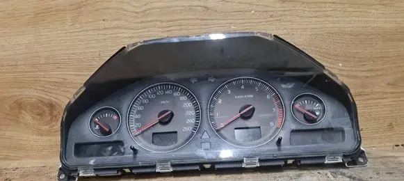 Volvo V70 Speedometer (instrument cluster) 8673259