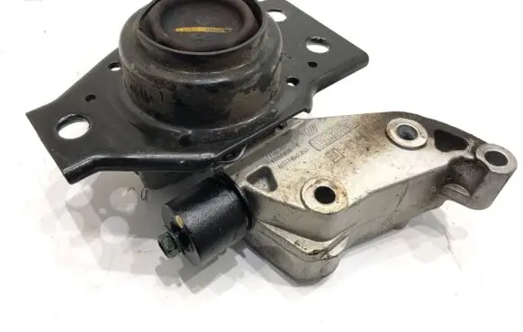 Engine mounting bracket