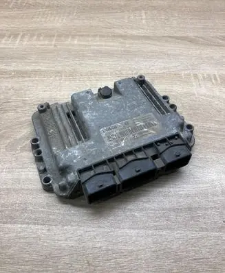 Nissan Primera Engine control unit/module ECU 23710AW324 0281011646