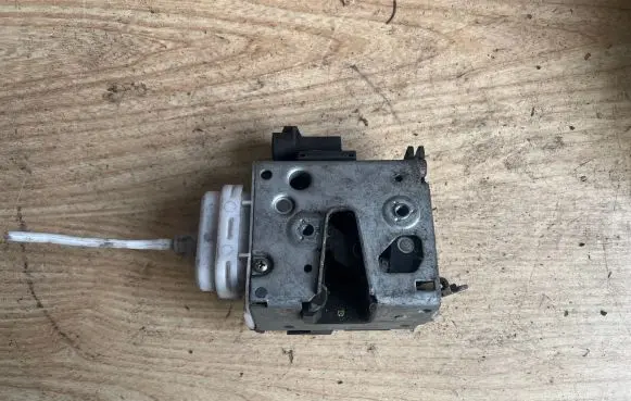 Audi A4 S4 B5 8D Front door lock 8D1837016A 8D1837016B