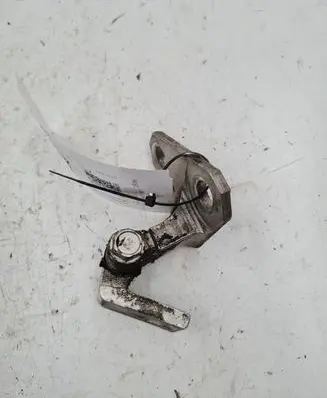 Volkswagen PASSAT B6 Front door upper hinge 3C0831402C