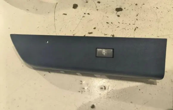 Chevrolet Suburban Electric window control switch 15678656