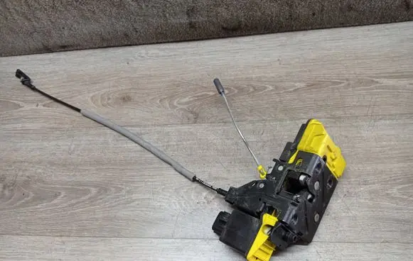 Volvo V70 Rear door lock